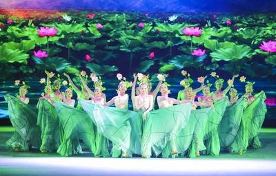 迎國慶慶豐收︱白銀區原創歌舞劇《黃河之上花開白銀》成功首演